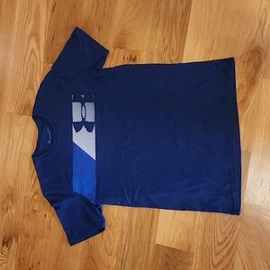 Under Armour loose fit tee, Men's Medium, Great condition!